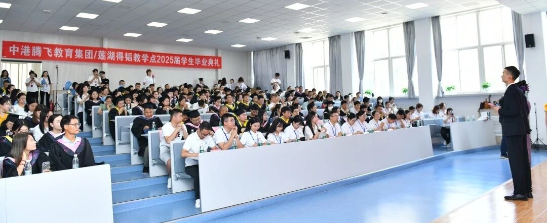 考试现场资料图